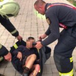 Від потужного удару струмом відкинуло
