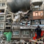 Нічна повітряна атака 30 травня: удари по депо, «Новій пошті» і багатоповерхівці, є поранені, під завалами шукають людей – все, що відомо (фото)