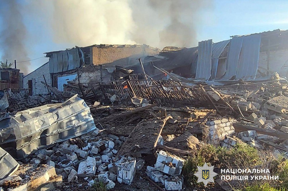 П’ять поранених за добу, зруйновані будинки, гаражі, транспорт – ворог знищує Донеччину