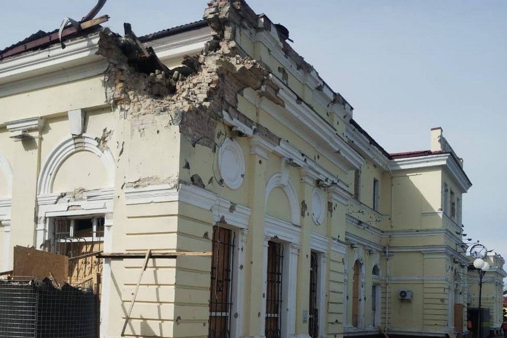 Окупанти вдарили по вокзалу у Херсоні сьогодні 1 Окупанти вдарили по вокзалу у Херсоні сьогодні