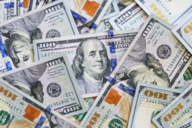 Грошова допомога для мешканців 4 областей: хто і як може отримати 2600 доларів США