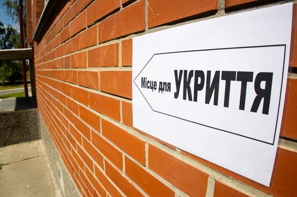 Де сховатися під час повітряної тривоги, а де не варто — поради від ДСНС