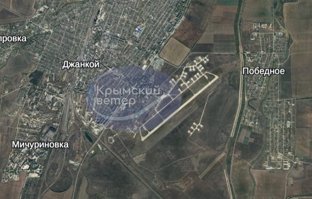 Дрони атакували військовий аеродром РФ у Криму (відео)