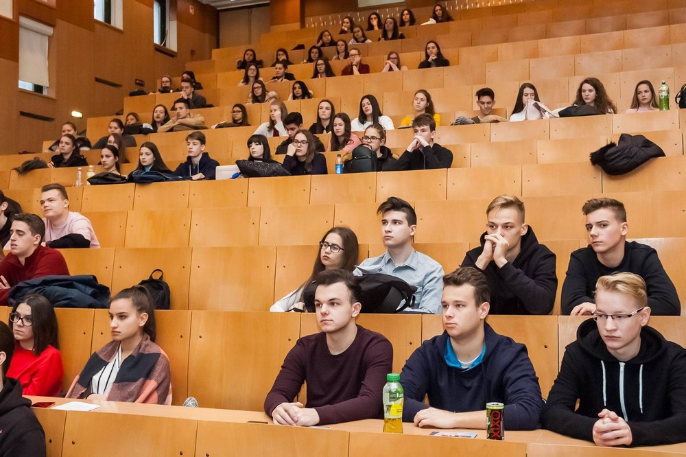 Відрахування студентів-чоловіків і обов’язкове відпрацювання після навчання на бюджеті: резонансні заяви МОН 1 Відрахування студентів-чоловіків і обов’язкове відпрацювання після навчання на бюджеті: резонансні заяви МОН