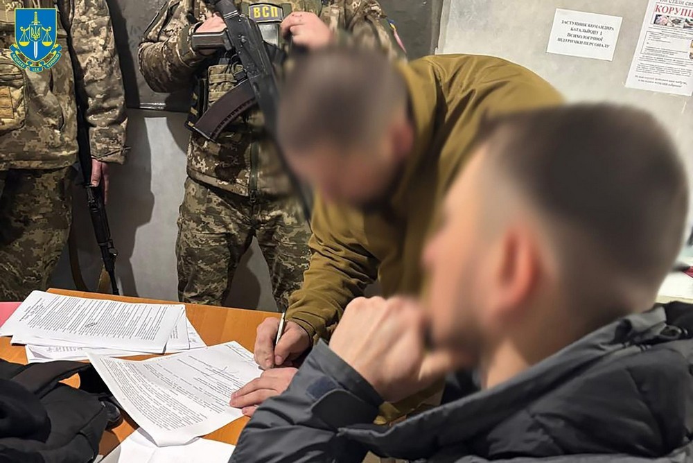 Комбриг ТРО на Запоріжжі нарахував 1,2 млн «бойових» своїй дружині, яка перебувала у тилу 1 Комбриг ТРО на Запоріжжі нарахував 1,2 млн «бойових» своїй дружині, яка перебувала у тилу