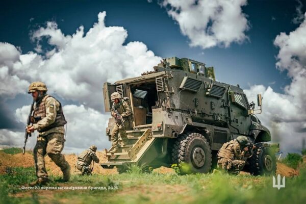 Обстановка на фронті 25 травня: ворог закріпився на Сумщині, просунувся на Донеччині, відбулося 204 боєзіткнення за добу