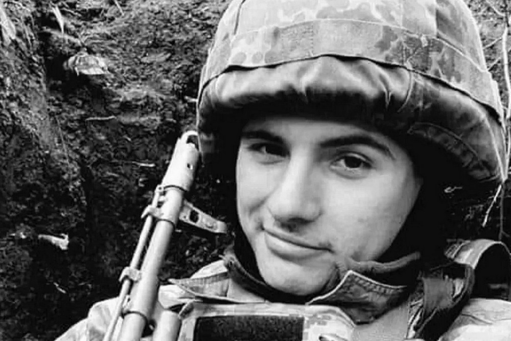 Максим Лях, солдат Збройних сил України, учасник російсько-української війни, Герой України (посмертно). Син волонтерів з Нікопольщини Лілії та Сергія Лях, які активно допомагають ЗСУ і цивільним від початку війни на Донбасі. На фронт пішов добровольцем разом з братом. Брат отримав важке поранення, а Максим загинув.