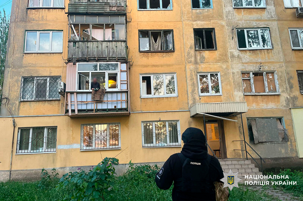 Є загиблі і поранені, зруйновано адмінбудівлю, гаражі і будинки – наслідки ударів по Донеччині 