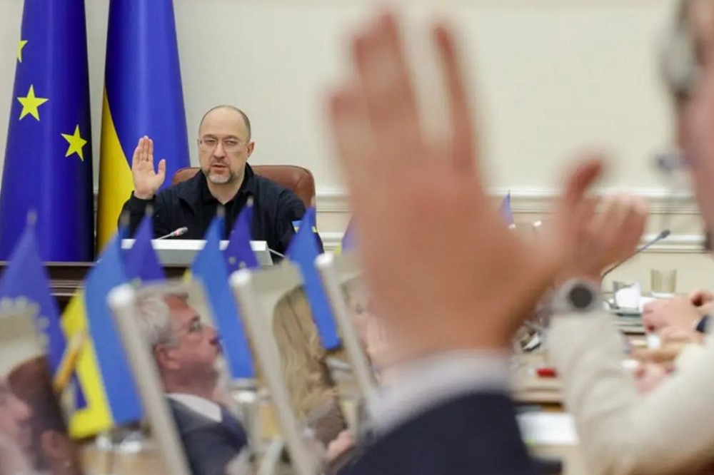 Кабмін дозволив деяким підприємствам бронювати 100% працівників