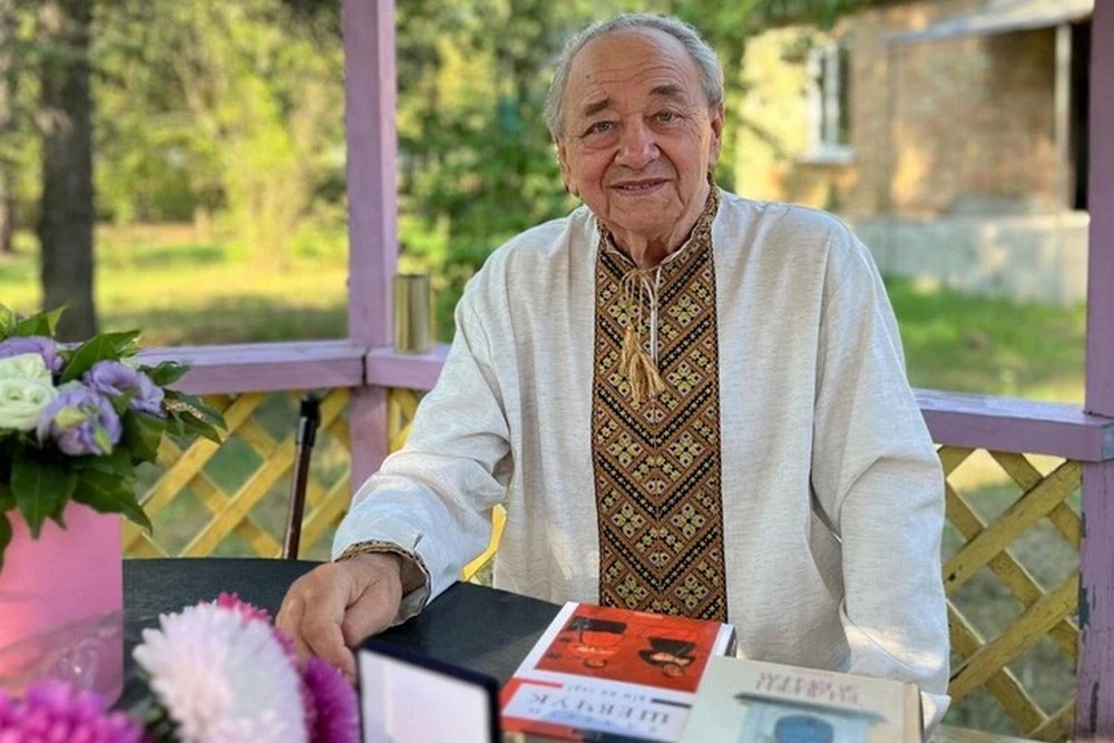 Помер відомий український письменник Валерій Шевчук - що про нього відомо