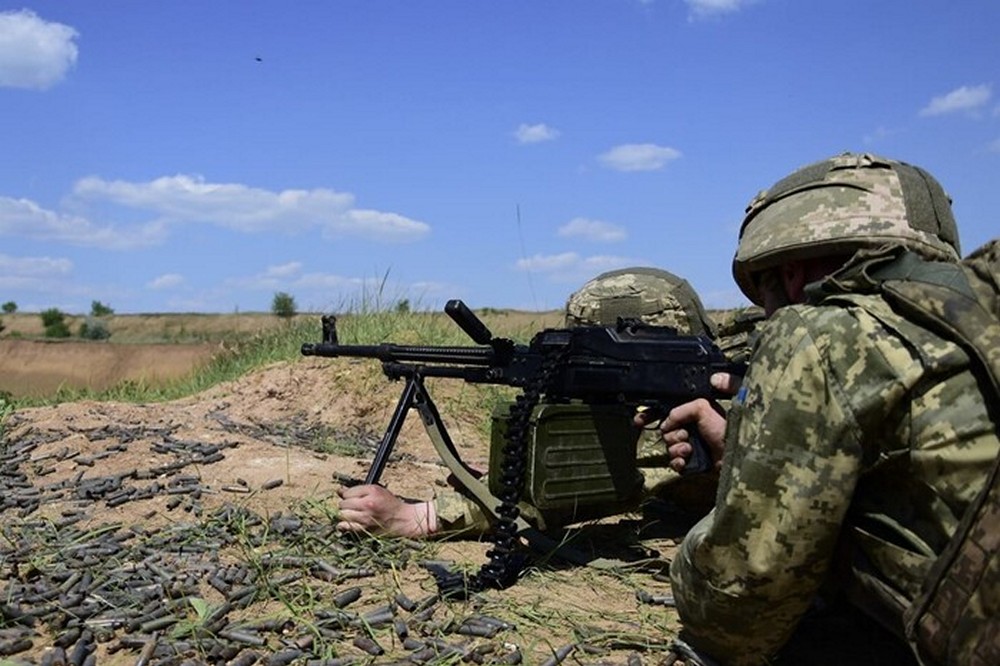 Обстановка на фронті 3 травня – сталося більше 200 боєзіткнень, ворог тисне на Покровському напрямку 1 Обстановка на фронті 3 травня – сталося більше 200 боєзіткнень, ворог тисне на Покровському напрямку
