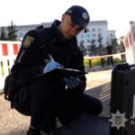 Чоловік накинувся з ножами на поліцейських Одеси – подробиці