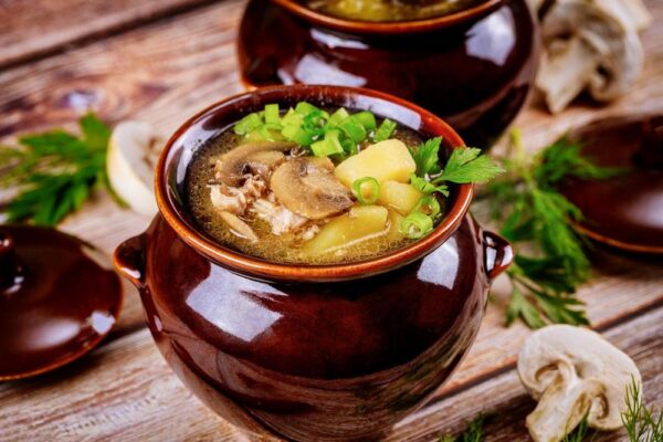 Картопля в горщиках з м'ясом і грибами