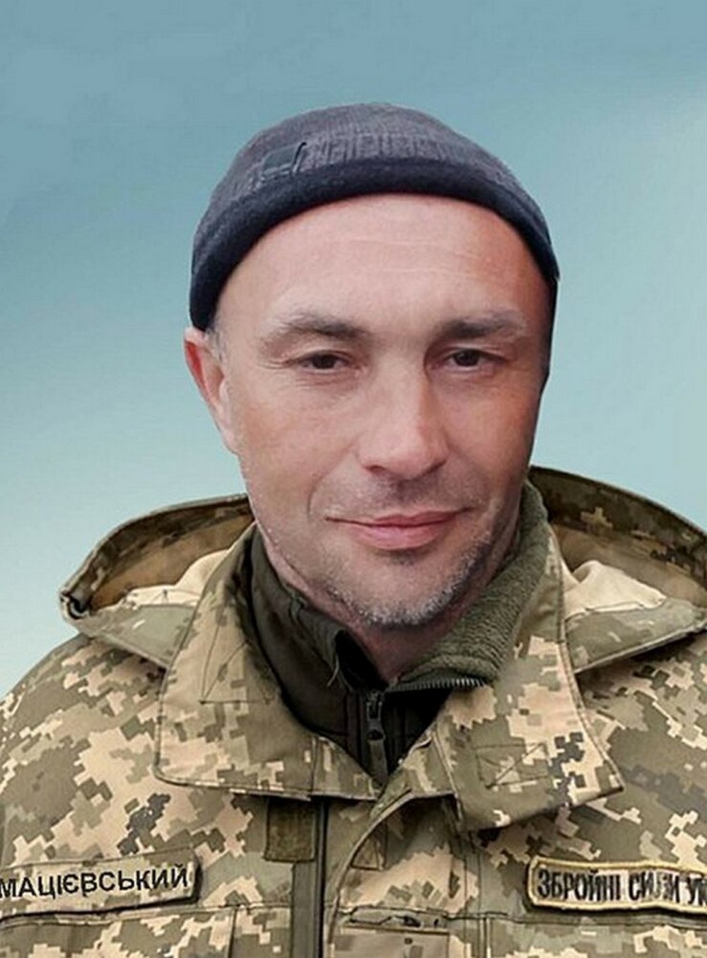 Олександр Мацієвський, солдат Збройних Сил України, учасник російсько-української війни, Герой України. 30 грудня 2022, біля м. Соледар був розстріляний російськими військовими за вигук «Слава Україні!» Олександр Мацієвський, солдат Збройних Сил України, учасник російсько-української війни, Герой України. 30 грудня 2022, біля м. Соледар був розстріляний російськими військовими за вигук «Слава Україні!»