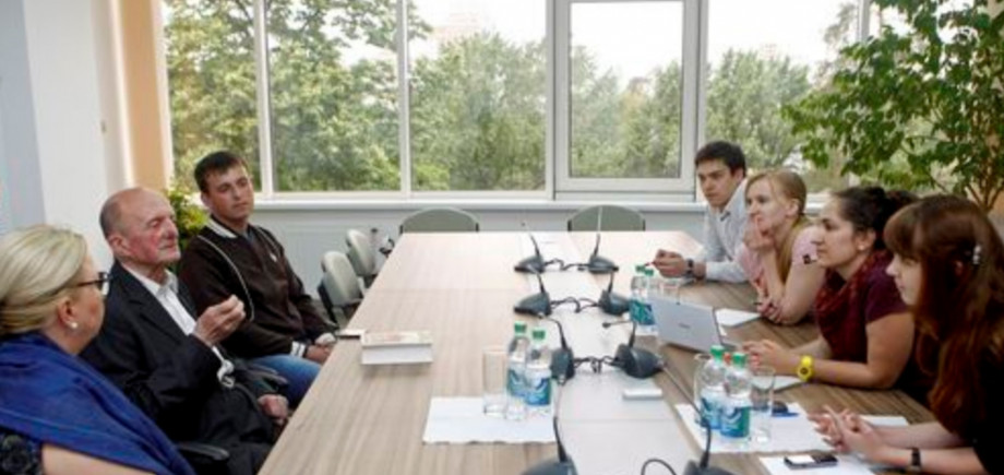 На зустрічі з журналістами у газеті «День», 2013 р