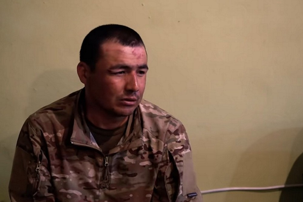 Воював на боці росіян заради паспорту РФ - ЗСУ взяли в полон громадянина Узбекистану 1 Воював на боці росіян заради паспорту РФ - ЗСУ взяли в полон громадянина Узбекистану
