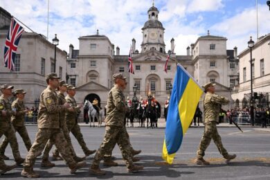 Українські військові взяли участь у параді до Дня Перемоги в Лондоні (фото)