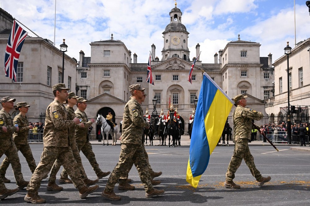 Українські військові взяли участь у параді до Дня Перемоги в Лондоні (фото) 1 Українські військові взяли участь у параді до Дня Перемоги в Лондоні