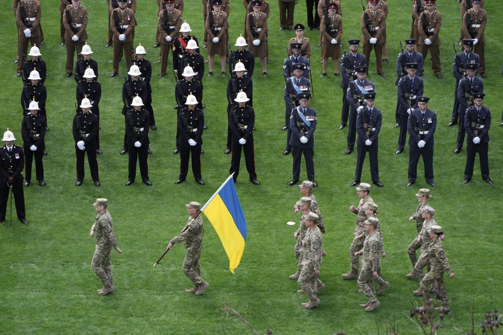 Українські військові взяли участь у параді до Дня Перемоги в Лондоні 5