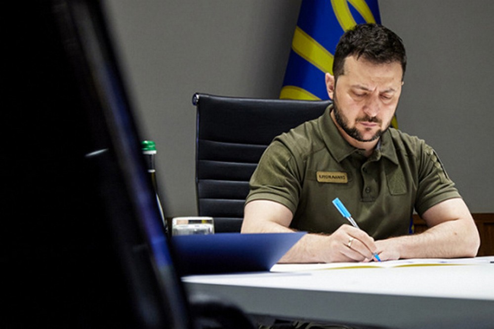 Зеленський запровадив санкції проти 9 осіб