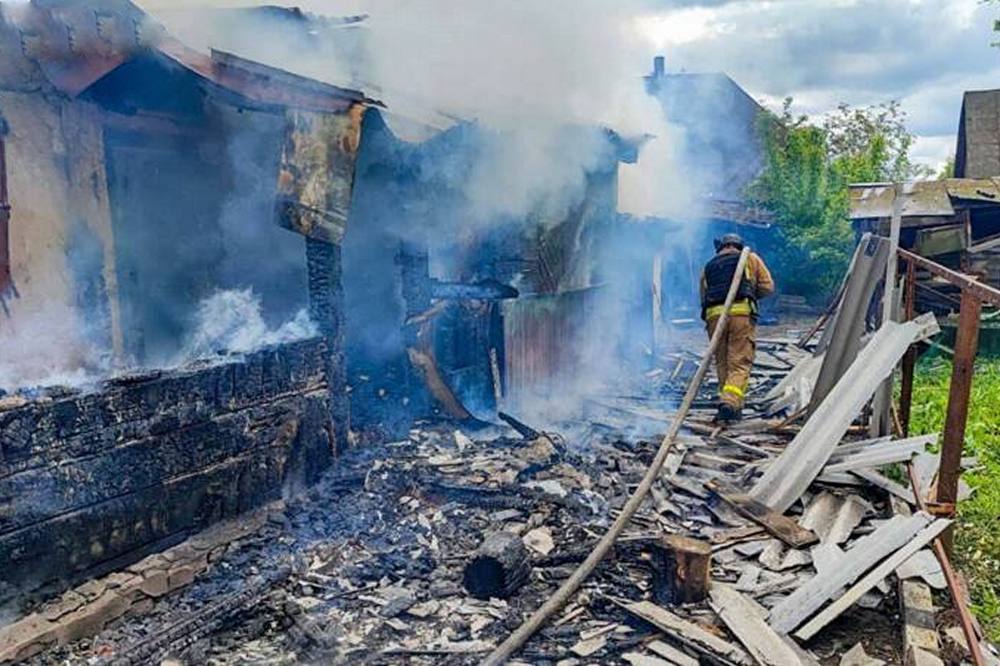 Дрон атакував пункт видачі гумдопомоги на Сумщині – є поранені 1 Дрон атакував пункт видачі гумдопомоги на Сумщині – є поранені