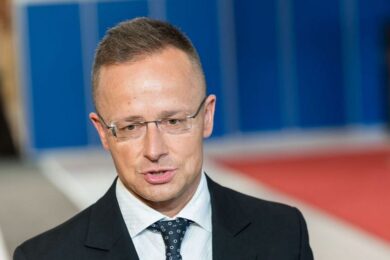 Сійярто відреагував на критику Зеленського щодо блокування вступу України в ЄС
