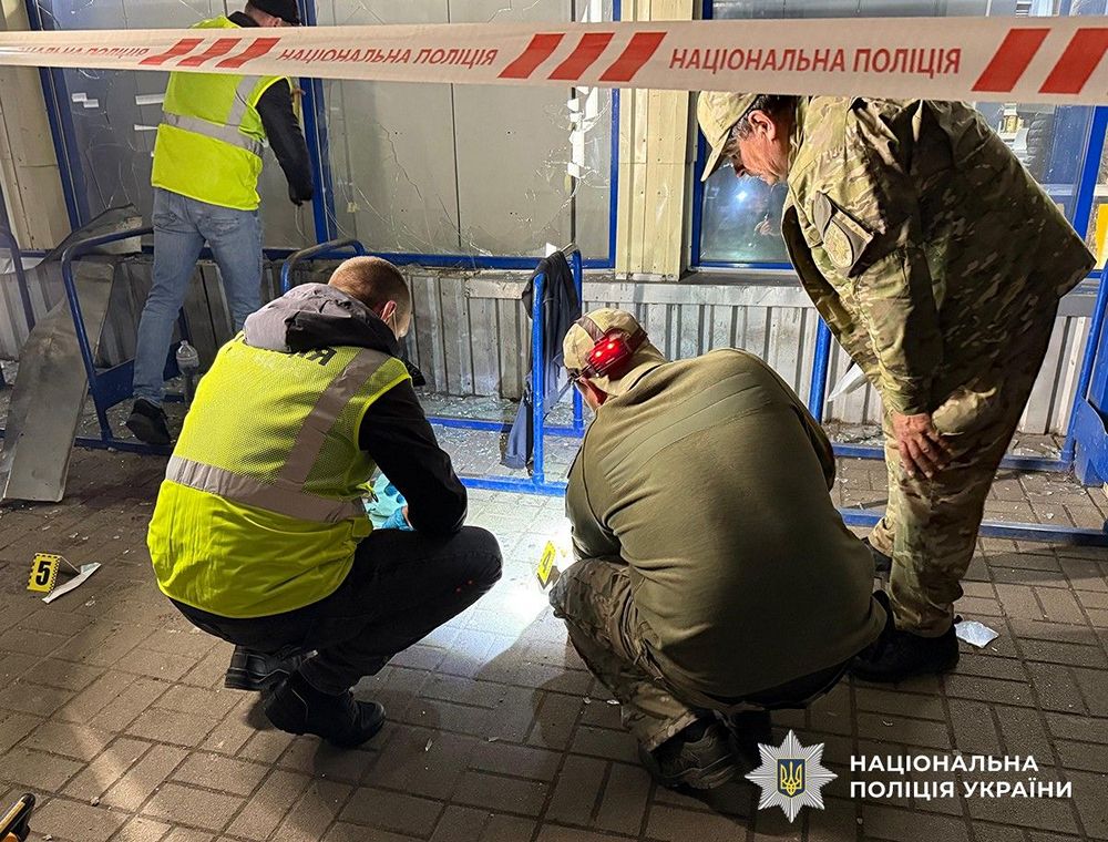 Кинув гранату в натовп біля супермаркету у Житомирі та втік – що відомо про інцидент 