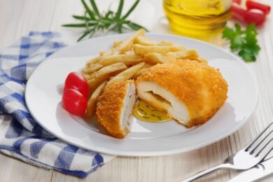 Рецепт дня: «Котлета по-київськи» – королева української кухні