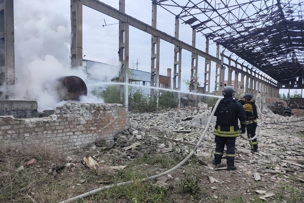 Є поранені, палають будинки, храми, підприємства – окупанти знову атакували Донеччину 1 Є поранені, палають будинки, храми, підприємства – окупанти знову атакували Донеччину
