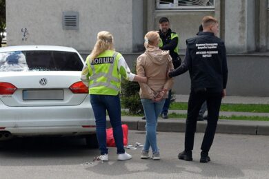 Намагалася продати новонароджену дитину за 30 000 доларів — у Сумах затримали горе-матір