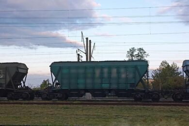 14-річну дівчину вдарило струмом на даху потяга в Бучі – в якому вона стані