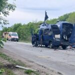 Окупанти вбили сім’ю з трьох людей – Зеленський розповів деталі удару по автобусу на Сумщині