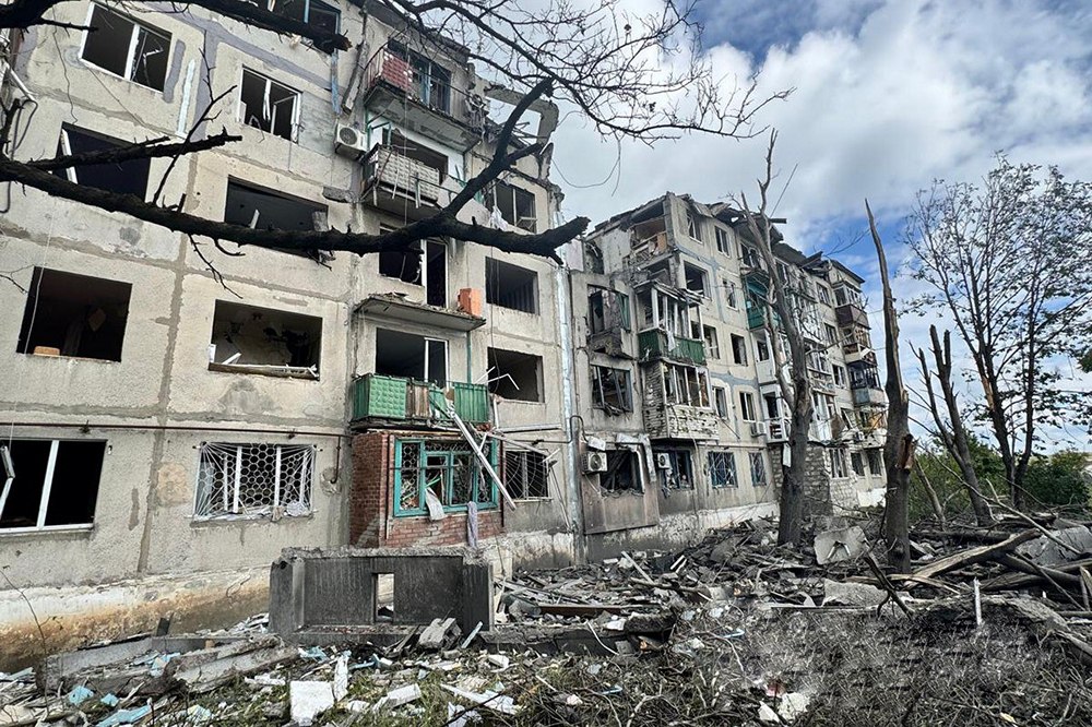 Окупанти скинули 18 авіабомб, є поранені і руйнування – наслідки обстрілів Донеччини 1 Окупанти скинули 18 авіабомб, є поранені і руйнування – наслідки обстрілів Донеччини