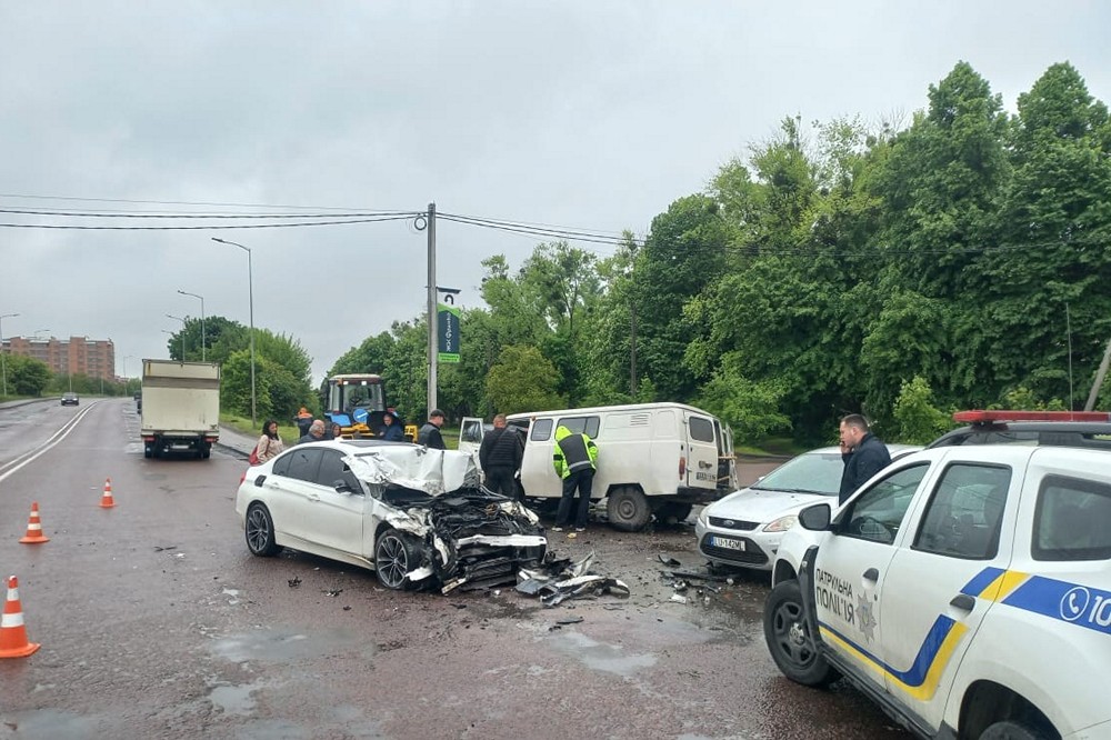 Масштабна ДТП у Львові за участю чотирьох авто - є постраждалі 1 Масштабна ДТП у Львові за участю чотирьох авто - є постраждалі