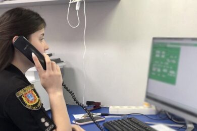 Рятувала родича від мобілізації – затримали жінку за фейкове мінування ТЦК на Одещині
