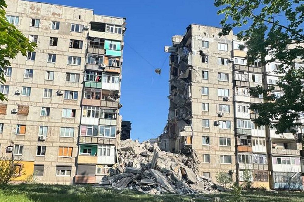 Скинули бомби на багатоповерхівки вночі,