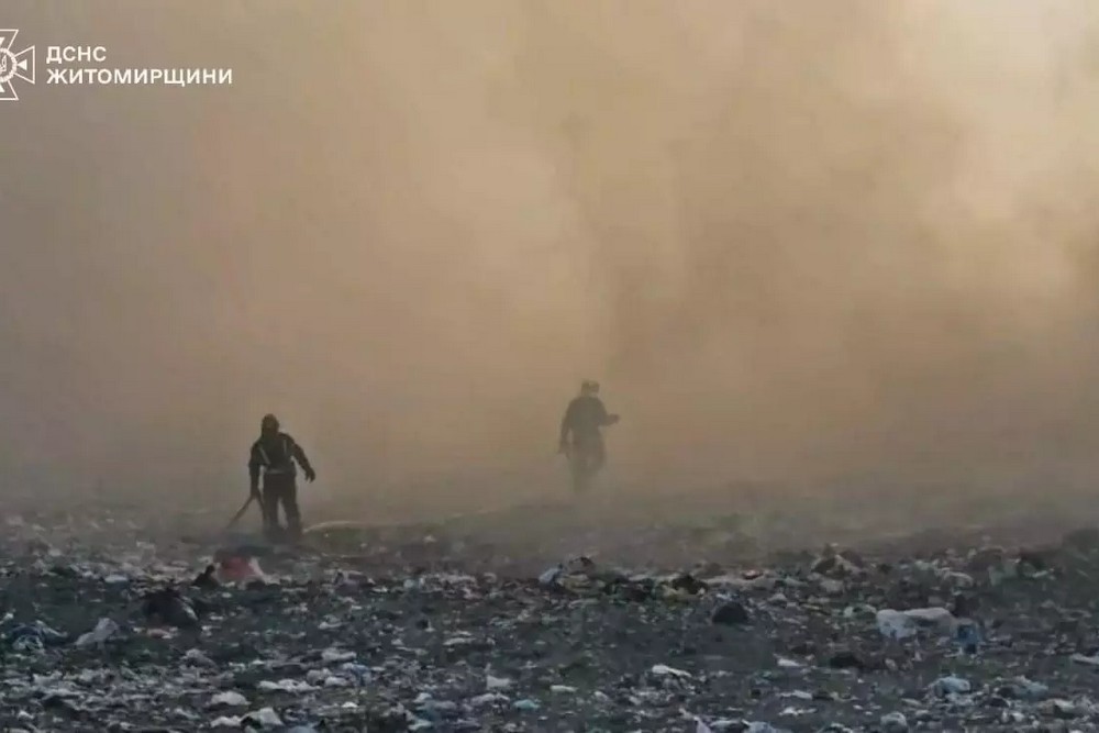 Горить сміттєзвалище у Житомирі! Школи перевели на «дистанційку» (фото)