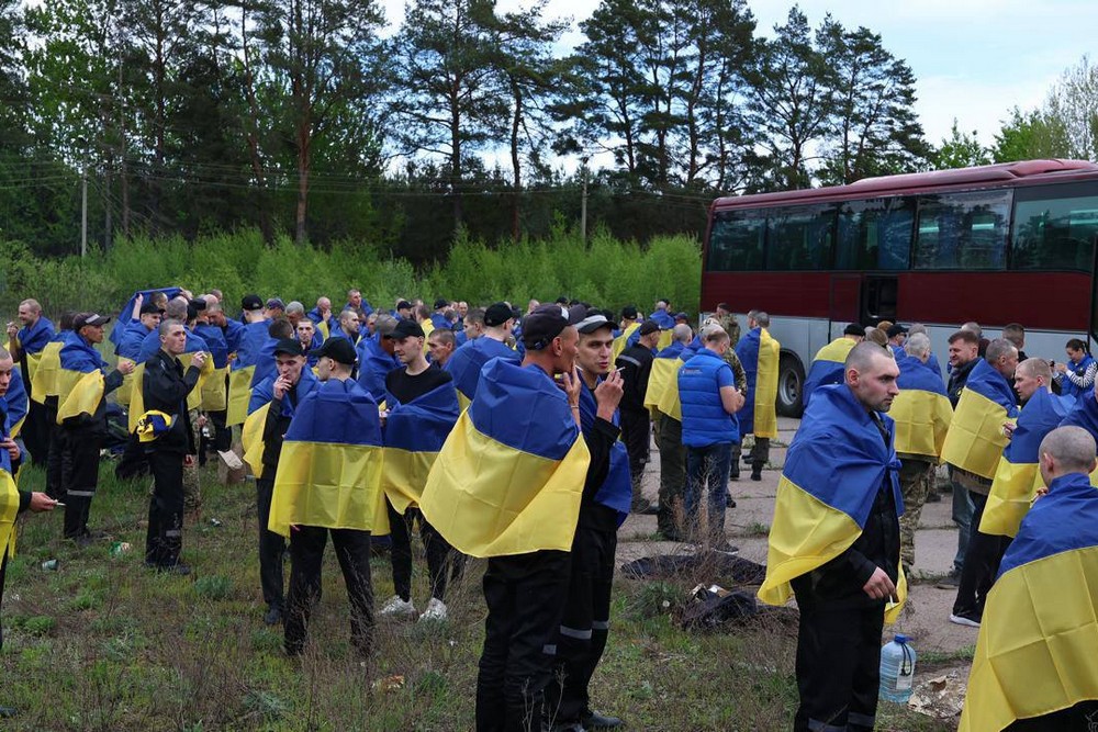 Відбувся великий обмін полоненими 6 травня: фото