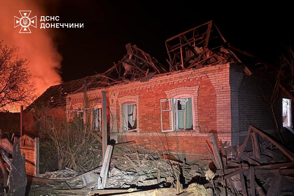 Є поранені, палають будинки, храми, підприємства – окупанти знову атакували Донеччину