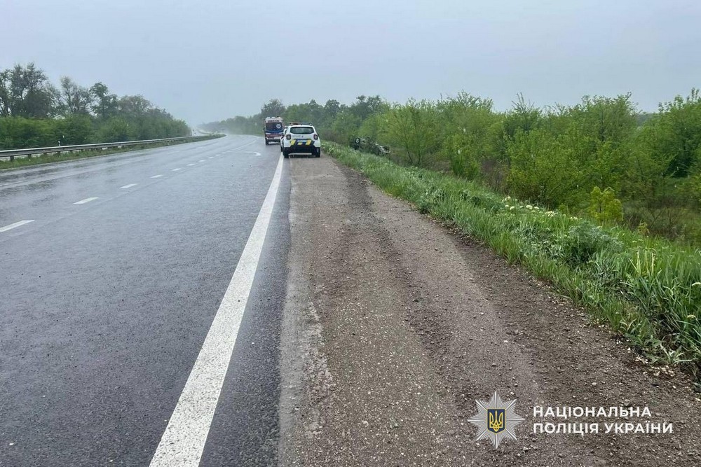 Мама загинула, а немовля врятувало крісло: подробиці жахливої ДТП на Дніпропетровщині, у якій постраждала родина з трьома дітьми