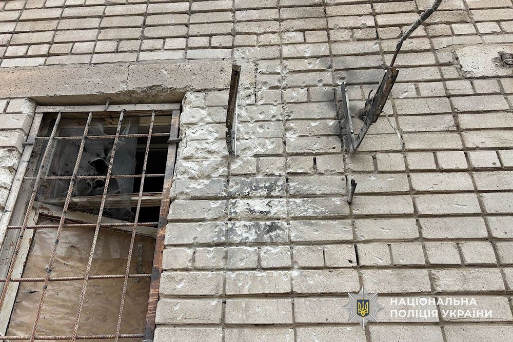 На Нікопольщині ворог вдарив ангару і транспортним засобам, під обстрілами також були Синельниківський і Кам’янський райони – поліція