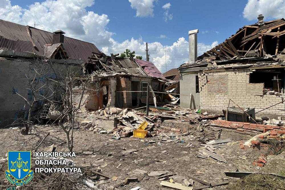 7 поранених, виникли пожежі на території підприємства – окупанти вдарили по передмістю Харкова