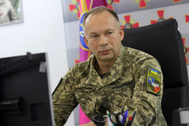 “Залишаються нашою опорою та дарують любов” – Сирський привітав українок з Днем Матері