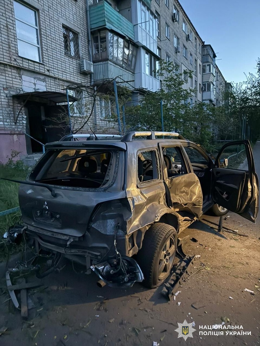 Серед постраждалих – троє поліцейських та четверо комунальників: наслідки обстрілу Херсонщини