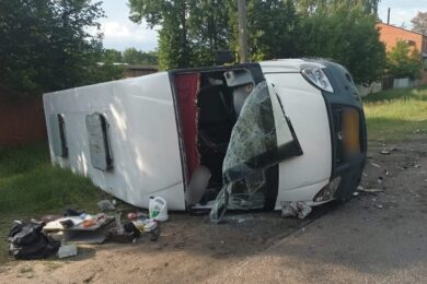 Перекинулася маршрутка з пасажирами: у ДТП на Сумщині серед постраждалих четверо дітей