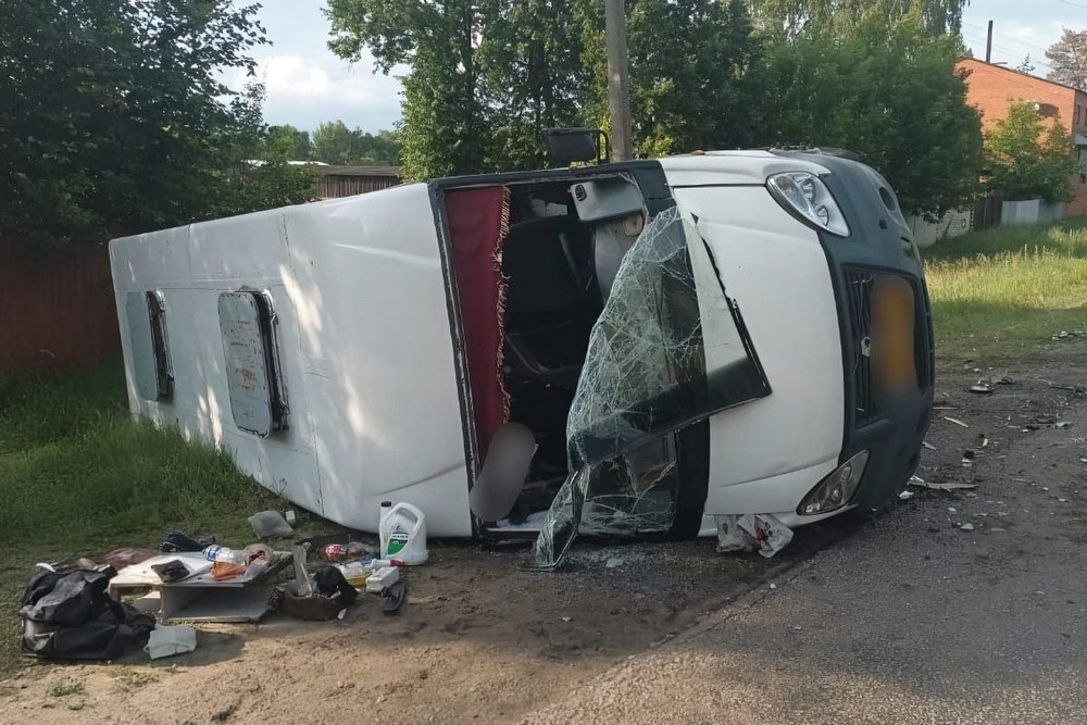 Перекинулася маршрутка з пасажирами: у ДТП на Сумщині серед постраждалих четверо дітей
