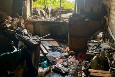 Боєприпас влучив у багатоповерхівку і