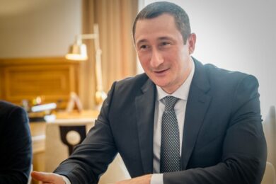 Чернишов прийшов у НАБУ сам – міністру нацєдності вручили підозру