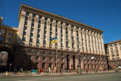 Скільки заробляють мери українських міст і на які суми живуть – дослідження руху «Чесно»