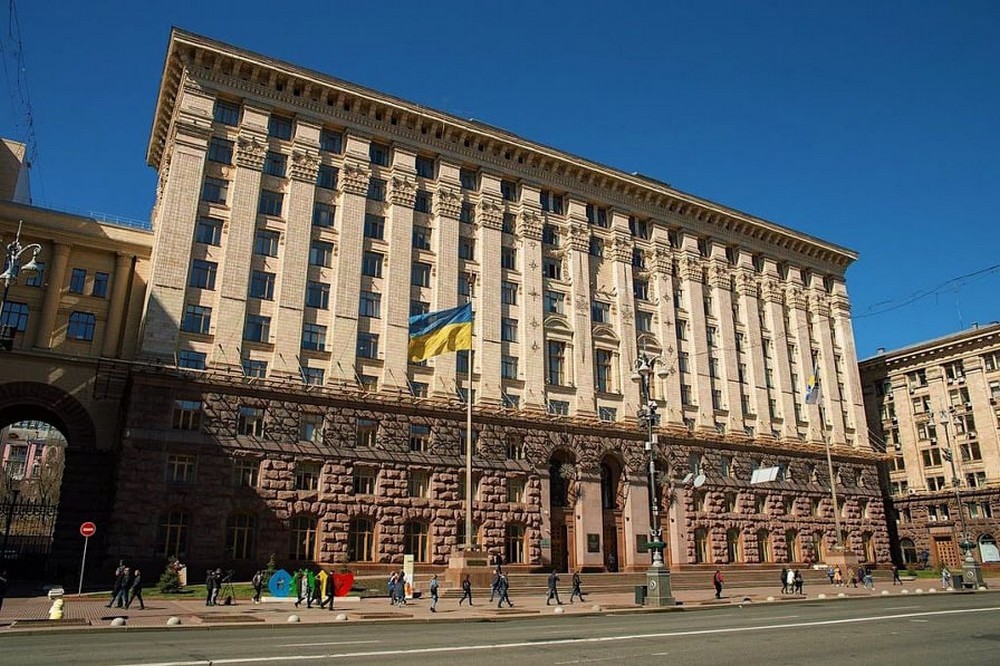 Скільки заробляють мери українських міст і на які суми живуть – дослідження руху «Чесно»